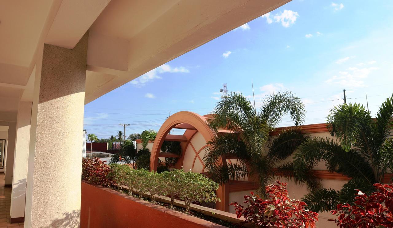 Hotel Casa Ilustre Balayan エクステリア 写真